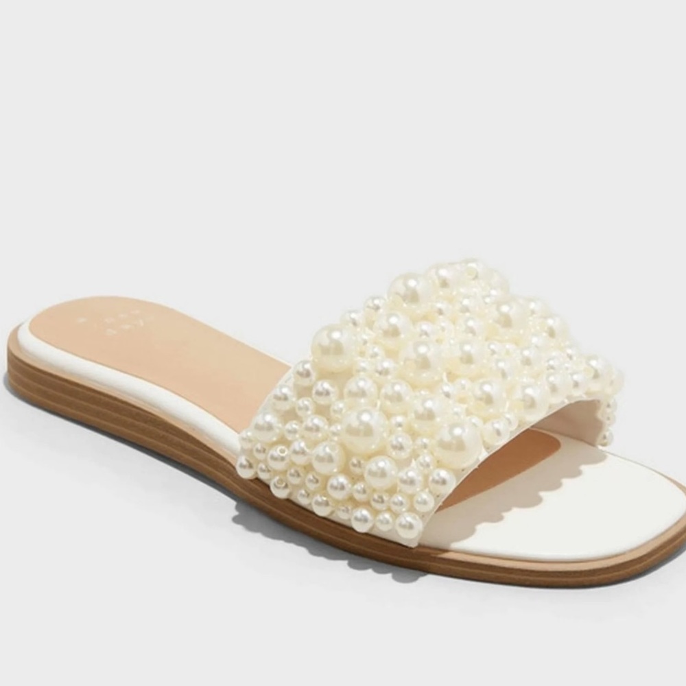 Elegant Pearl Embellished Slide Sandals - Cream